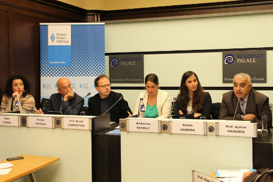 Frontalansicht eines Panels mit Ruba Ghool, Sergio Piccolo, Bruno Coppieters, Katharina Patzelt (HSS Brüssel), Nabila Habbida und Ayman Haidaria
