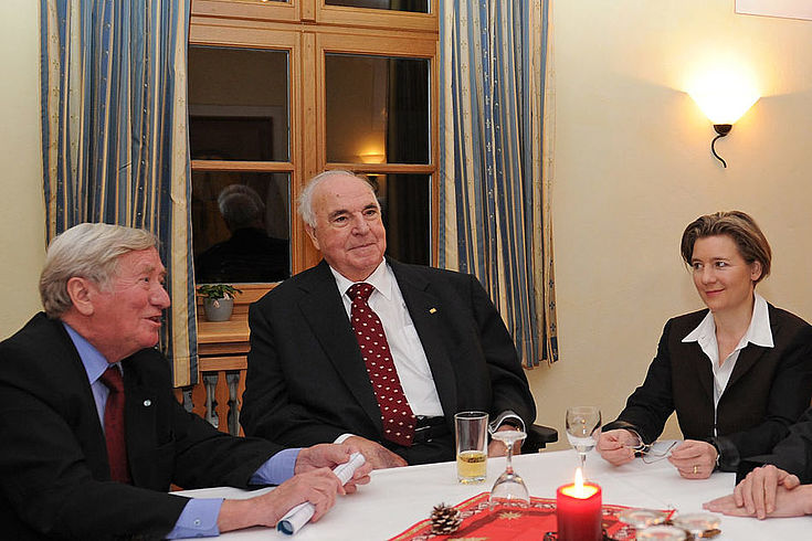 Ehemaliger HSS-Vorsitzender Hans Zehetmair mit Helmut Kohl und Maike Kohl-Richter in Wildbad Kreuth 2010