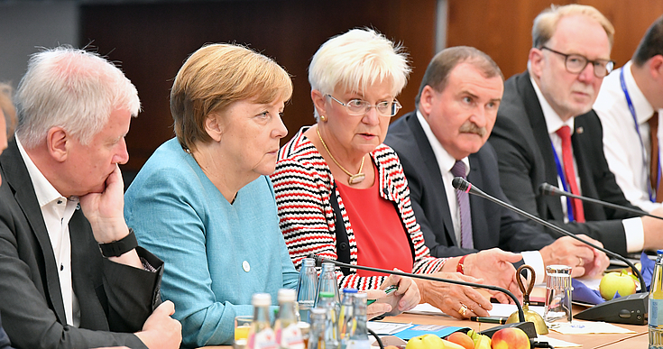 Bundeskanzlerin Angela Merkel mit Ministerpräsident Horst Seehofer, der Vorsitzenden der Landesgruppe Gerda Hasselfeldt, Max Straubinger und Hans Georg Michelbach während der Klausurtagung der Landesgruppe 2017 