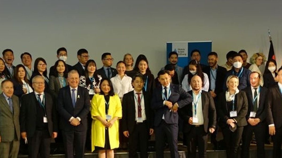 Die Teilnehmer des mongolischen Ideenwettbewerbs 2022 