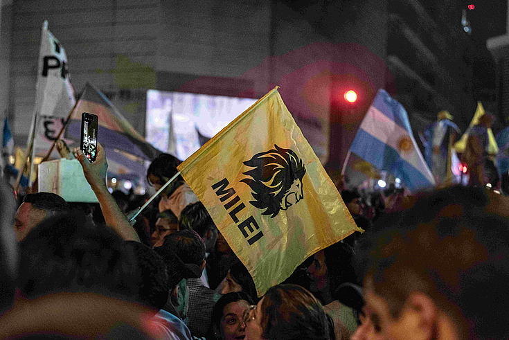 Die Wahl Mileis zum argentinischen Staatspräsidenten stellt ein großes Risiko dar, bietet aber zugleich die Chance, den jahrzehntelangen Niedergang des Landes endlich zu überwinden, das ist die Hoffnung seiner Anhänger.