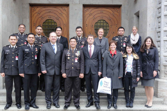 Delegation aus Indonesien bei Polizeipräsident Hubertus Andrä, Polizeipräsidium München