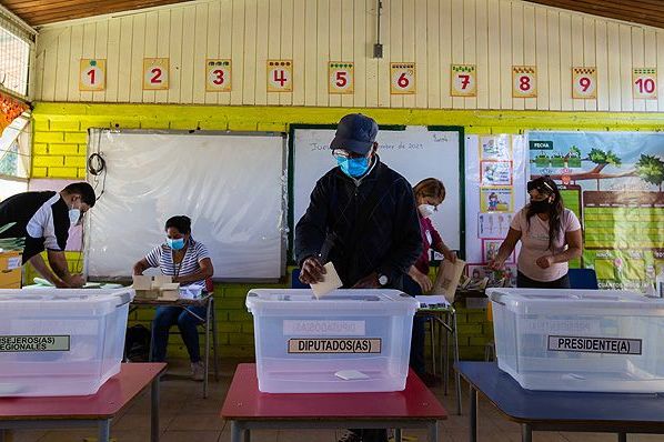 Ende November 2021 fanden in Chile die Präsidentschafts- und Parlamentswahlen statt. Die Wahlbeteiligung war gering.