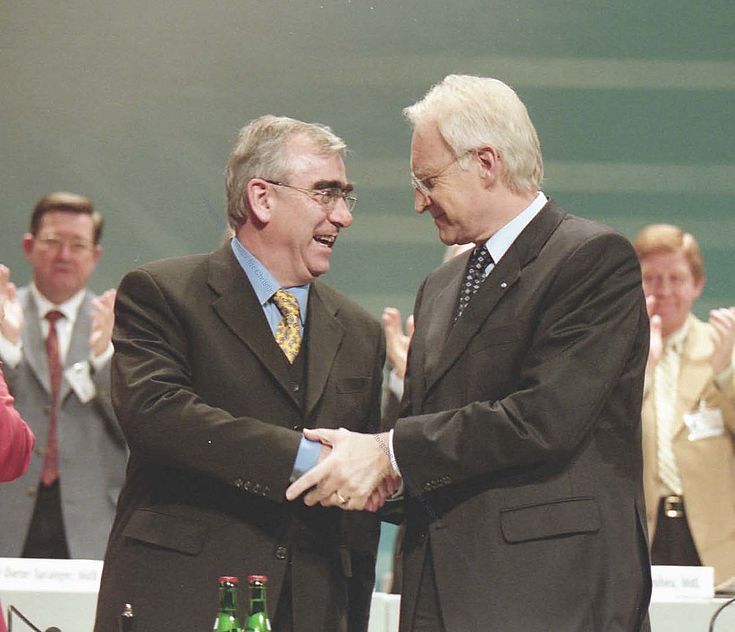 Theo Waigel und Edmund Stoiber auf dem Sonderparteitag 1999