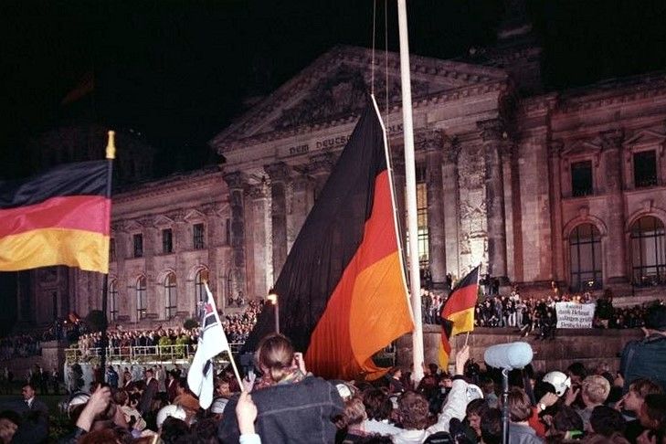 Berlin am 03.10.1990, deutsche Vereinigung, vor dem Reichstag.