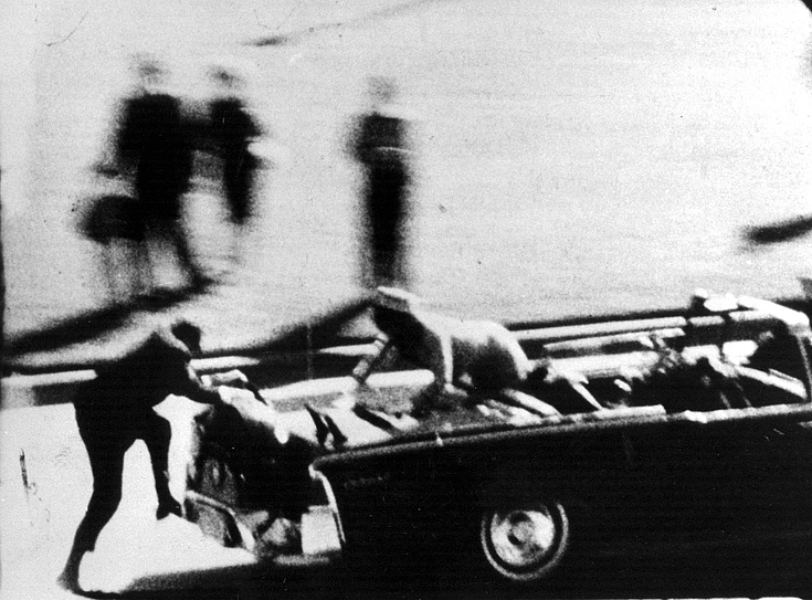 Dallas, Texas, 22. November 1963: Das Attentat auf John F. Kennedy, den Präsidenten der USA.