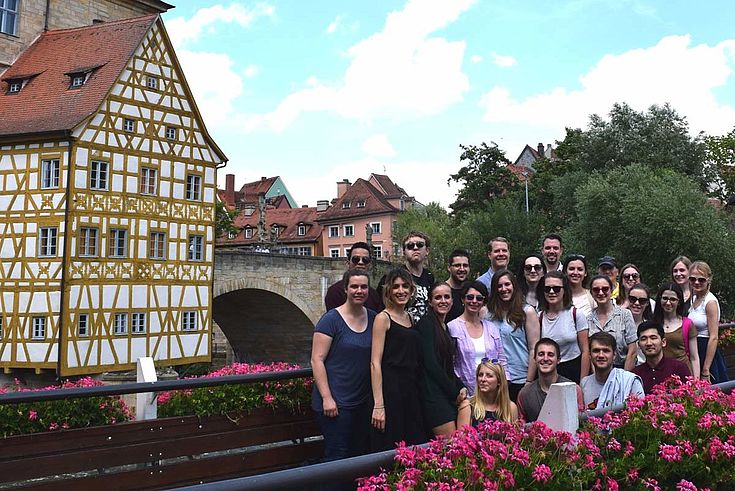 Blauer Himmel und Fachwerk: Das malerische Bamberg