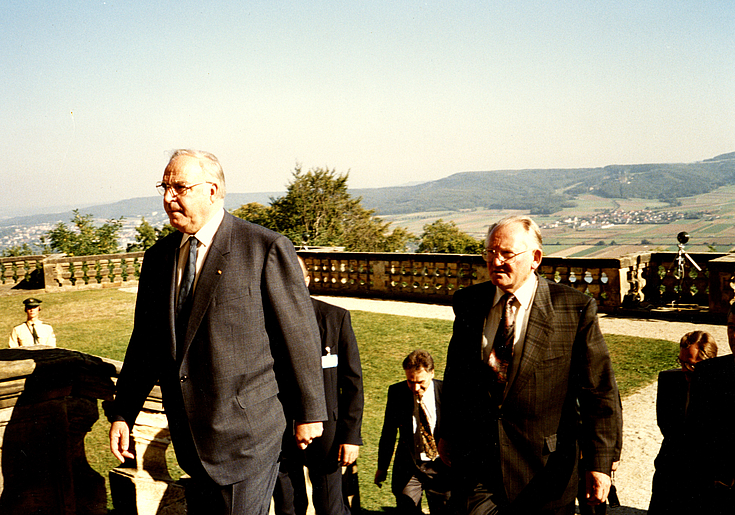 Bundeskanzler Helmut Kohl mit dem Vorsitzenden Fritz Pirkl 1991 in Kloster Banz.