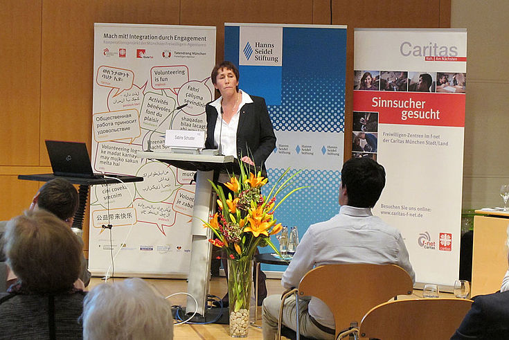 Sabine Schuster, Fachreferentin für Soziale Arbeit Diözesancaritasverband München sprach über Ehrenamt in Stadt und Landkreis und Solidarität.
